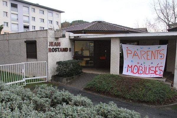 Au Garros, à Auch, parents et enseigants sont mobilisés depuis plus d'un mois pour rester dans le Réseau d'Education Prioritaire (REP).