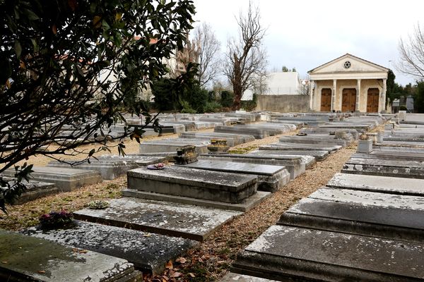 Le cimetière juif de Bayonne, le plus ancien de France. 