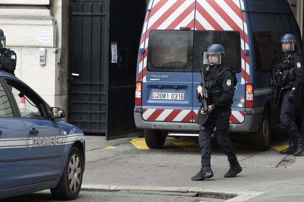 L'arrivée du convoi des accusés au Palais de Justice de Paris