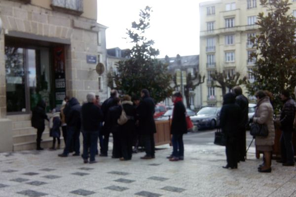 La queue pour l'ouverture de la billeterie du match Csp-Orthez en Pro A