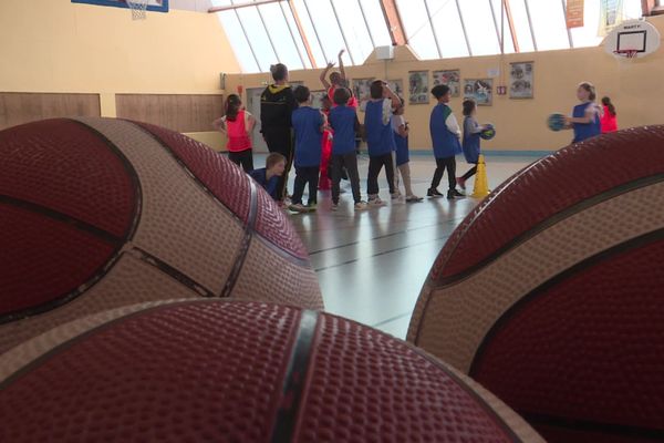 Basket, mais aussi badminton, football, gymnastique ou théâtre... Les activités proposées sont très variées.