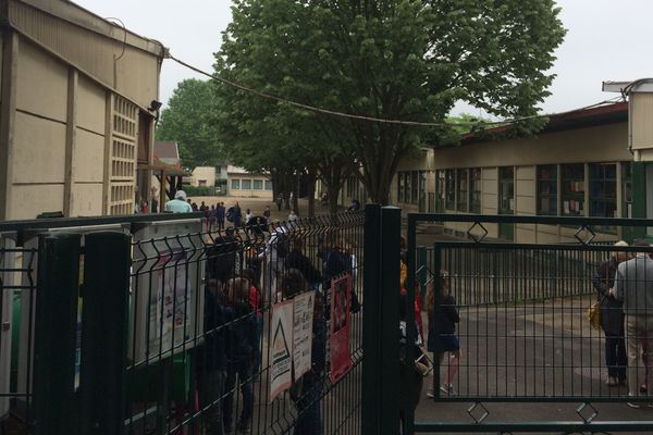 La tentative d'enlèvement s'est déroulée lundi près du groupe scolaire Albert Camus à Créteil.