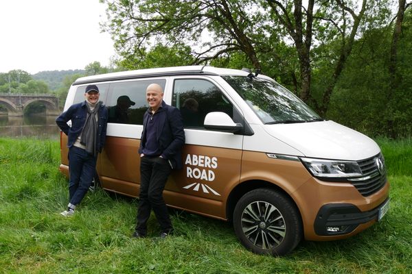 Gaëtan Roussel et Domique A, dans Abers Road sur les bords de la Vilaine.