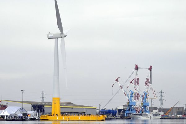 Inauguration de la première éolienne offshore française à Saint-Nazaire