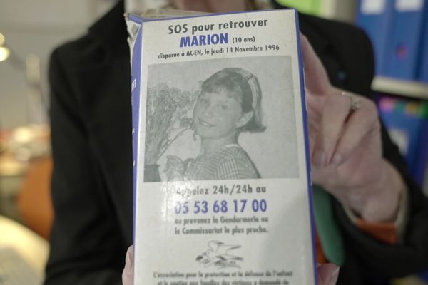 Le visage de Marion partout en France, sur les packs de lait. L'association La Mouette prend cette initiative  pour retrouver la trace de l'enfant de 10 ans disparue à Agen. Ce documentaire "Marion et moi" revient sur cette tragédie qui hante encore ceux qui se sont mobilisés aux côtés des parents pour connaître la vérité.