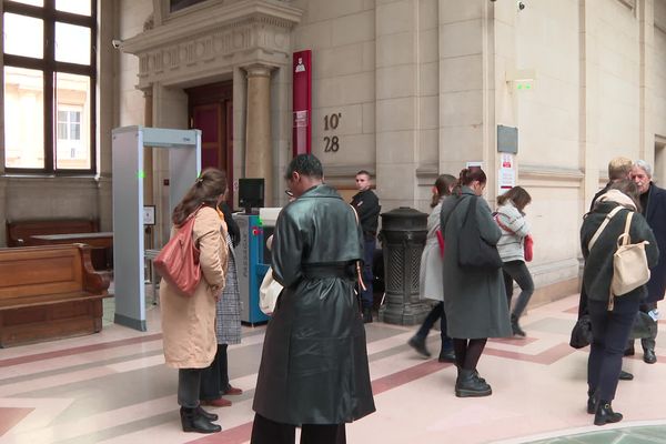 La première journée du procès de l'enseignant arrêté à Besançon s'ouvrait à Paris, ce 3 novembre.