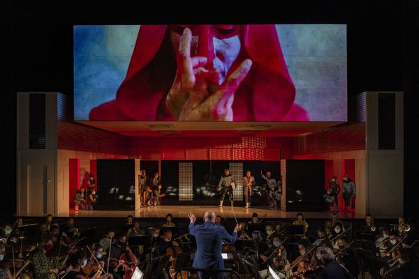 "Le Trouvère" de Verdi, vue d'ensemble du final de l'opéra.Grigory Shkarupa