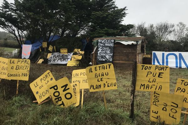 Les opposants au port de Brétignolles se sont installés sur le site, 8 octobre 2019