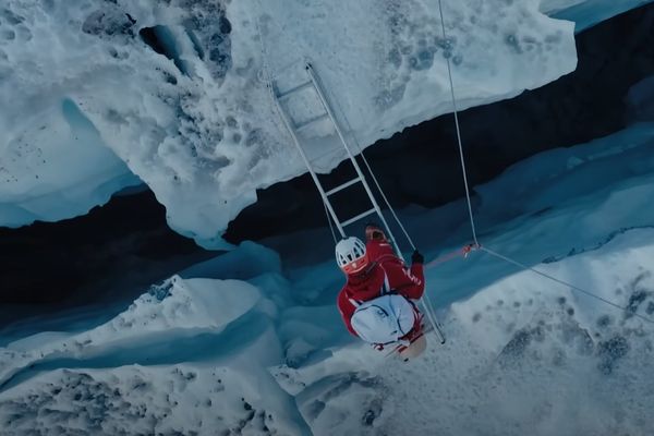 Le film-documentaire "Kaizen" raconte comment Inoxtag s'est préparé et a gravi le mont Everest, le sommet le plus élevé du monde.