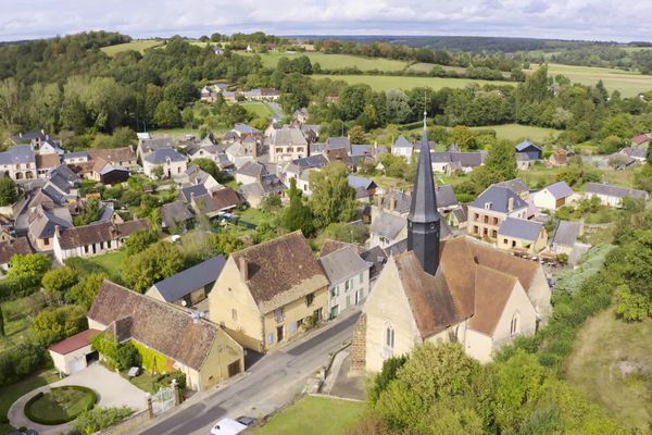 Le village de Valennes où est installé le café restaurant "Jour de fête"