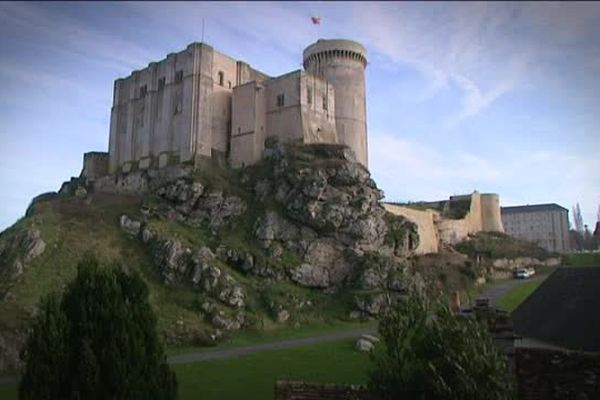 Falaise Et Guillaume Le Conquerant Plus De Mille Ans D Histoire Autour De Son Chateau Feuilleton