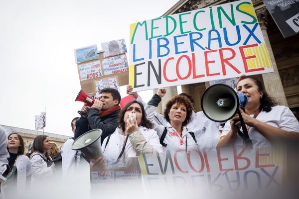 Des médecins libéraux ont manifesté début janvier pour obtenir une revalorisation du tarif de la consultation. Un nouvel appel à la grève est lancé le 14 février