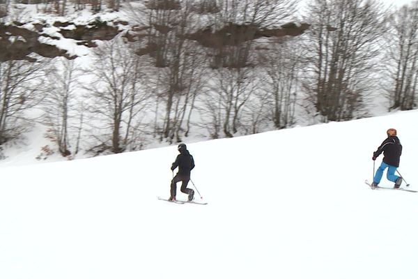 La station de Gourette propose des initiations au télémark pour attirer les skieurs en période creuse, une technique vieille de 150 ans