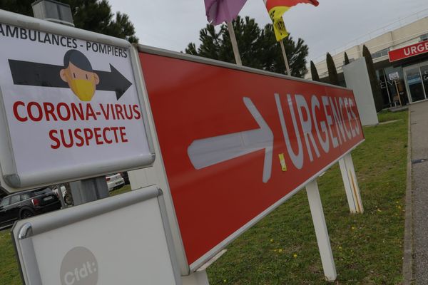 Signalétique du Centre Hospitalier de Valence confronté à l'épidémie du Coronavirus Covid-19 , le 02.03.2020, Drôme