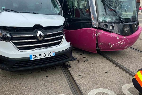 Une collision a eu lieu entre un tramway et un véhicule ce 28 janvier à Dijon.