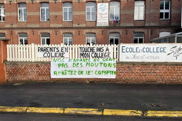 Les parents d'élèves se mobilisent après l'annonce de la fermeture du collège Sacré-Coeur à la Capelle.