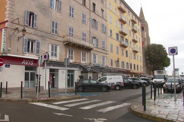 C'est dans cette rue, rue Adolphe Landry, que s'est produite une agression à l'arme blanche dans la nuit de samedi à dimanche à Bastia. 