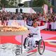 À 19h30, ce samedi 1ᵉʳ juin 2024, la championne paralympique Perle Bouge allume enfin le chaudron olympique sur l'esplanade Charles de Gaulle à Rennes devant des milliers de spectateurs.