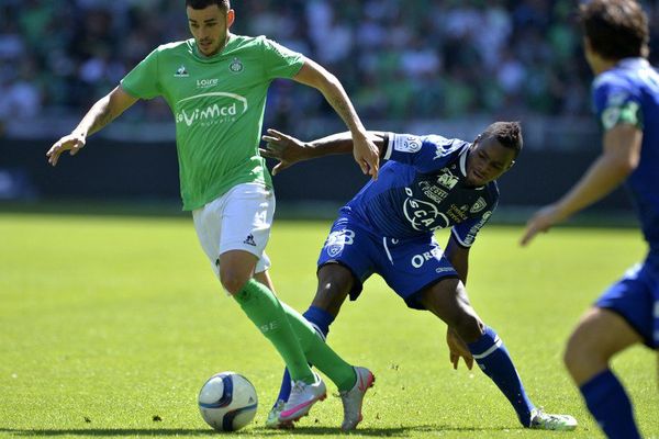 Valentin Eysseric aux prises avec Lassana Coulibaly  - 30/8/15