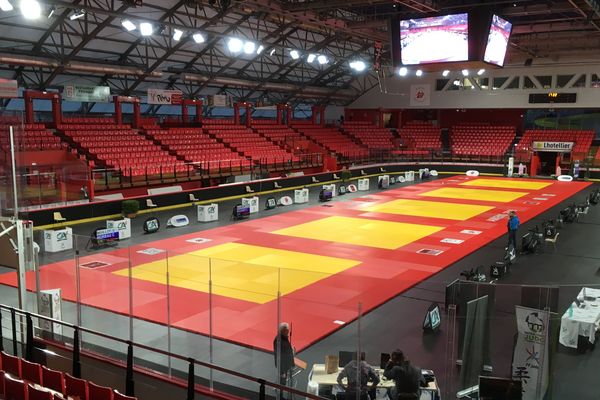 La patinoire du Coliséum d'Amiens transformée en dojo le temps du championnat de France de judo 1ère division les 2 et 3 novembre 2019