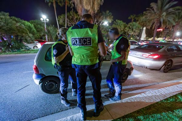 Les policiers sont intervenus à 22h40 viennent pour un différend d'usager sur la voie publique, boulevard Raynaud à Nice. (photo d'illustration)