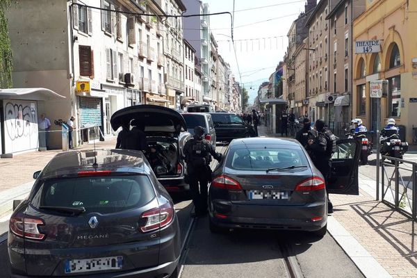 Le forcené a été interpellé aux alentours de midi ce jeudi 13 septembre 2018 cours Berriat à Grenoble