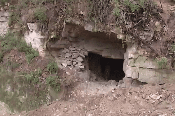 C'est dans cette grotte que les Saint-Maximinois se réfugiaient pendant les bombardements en 1944.