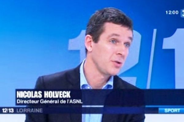 Nicolas Holveck, directeur général ASNL, estime la sanction disproportionnée et met en cause la police de Metz dans la gestion des incidents ayant conduit à la sanction des deux clubs par la Ligue.