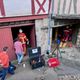 Les deux immeubles mitoyens situés aux numéros 6 et 8 de la rue du Pont Saint-Martial dans le quartier historique de Limoges, évacués le 21 octobre dernier après l'effondrement d'une partie du mur de soutènement, appartiennent à une même famille et sont divisés en dix appartements en location.