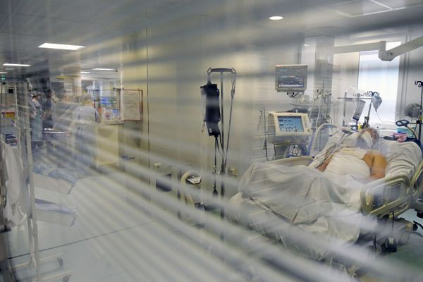 Deux nouveaux patients en réanimation vont être évacués vers d'autres hôpitaux. 