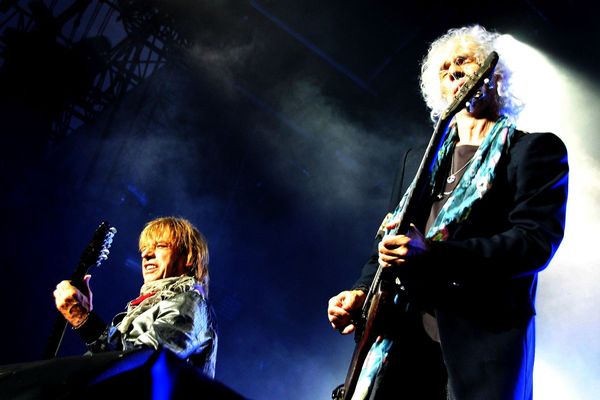 Jean-Louis Aubert et Louis Bertignac sur la grande scène du Main Square Festival à Arras.