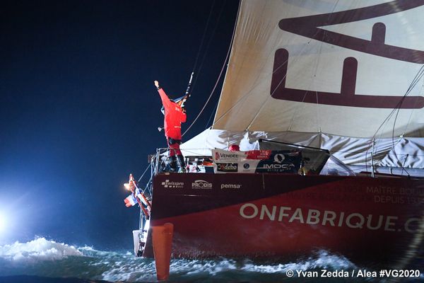 Alan Roura a franchi la ligne du Vendée Globe ce vendredi 12 février en 17e position