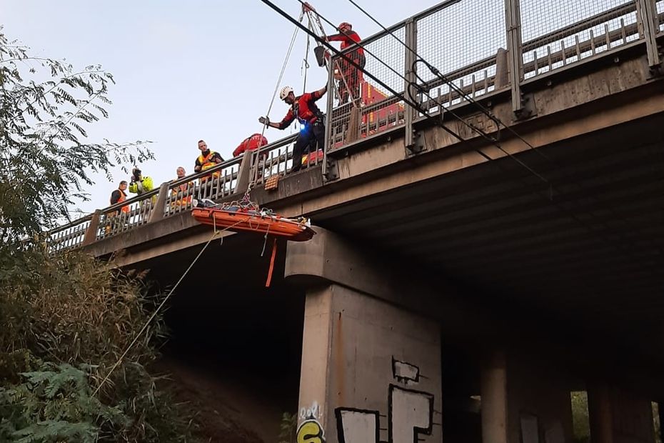 83-Year-Old Man Hit by Train in Neuilly-Crimolois: Absolute Emergency Situation