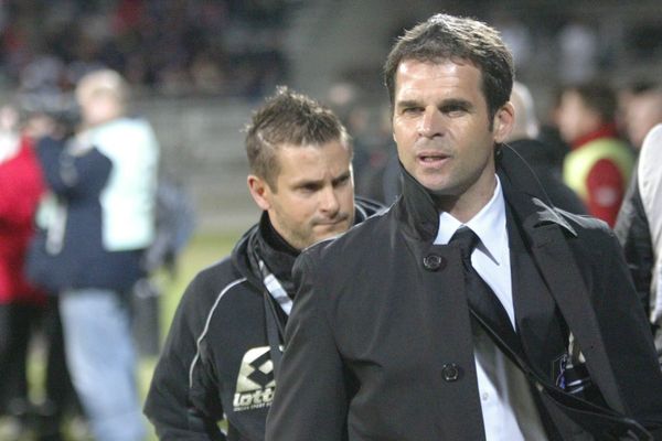 L'ancien entraîneur du Clermont Foot, Didier Ollé-Nicolle, s'est engagé, le 23 mars 2015, avec le SR Colmar (National). 