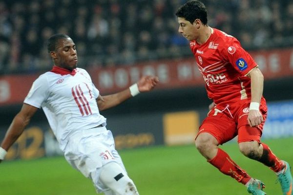 Sidibé et Melikson lors du derby VAFC-LOSC en mars 2013. 