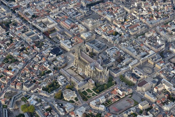 Les rues de Reims désertées.