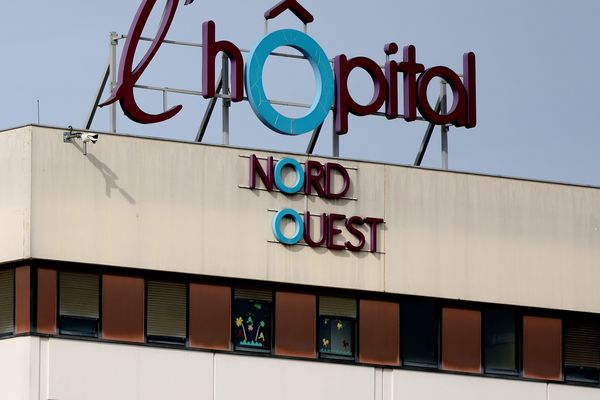 Les Hôpitaux Nord-Ouest proposent aux étudiants en formation sanitaire une allocation de 600 euros par mois en contrepartie ils devront à la sortie de leur formation travailler pour l’établissement. Un système donnant-donnant prometteur.