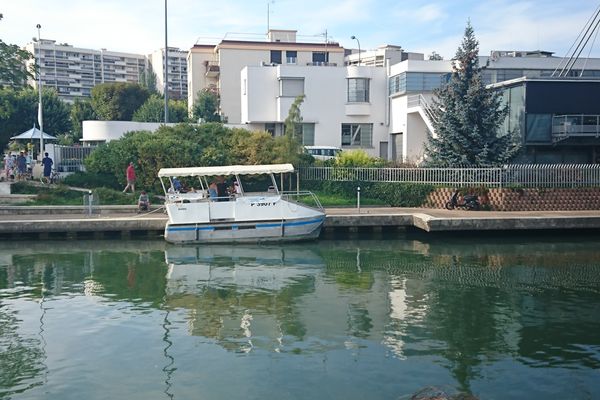 Ces bateaux peuvent embarquer 12 passagers à bord.