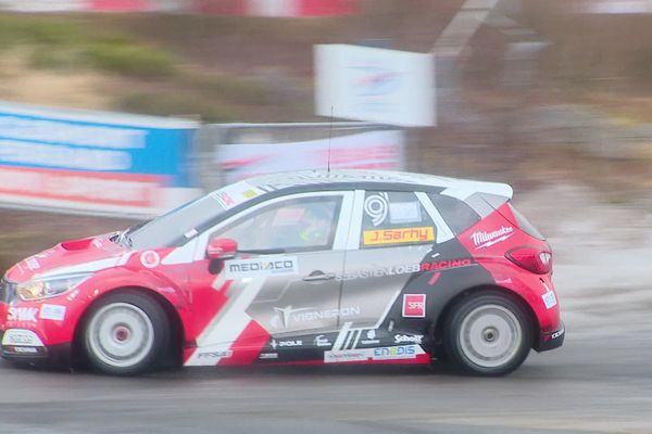 Pour la première fois, les spectateurs du rallye ont été témoin d'une course silencieuse et sans glace au Super-Besse, samedi 1er février