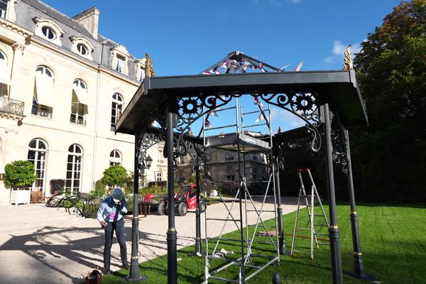 La fonderie Vincent a été créée en 1880, fleuron des entreprises françaises, elle expose dans les jardins de l'Elysée son kiosque à musique.