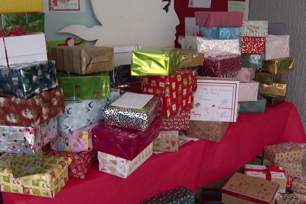 Une partie des Boîtes de Noël solidaires confectionnées par les élèves du collège Martin Nadaud à Guéret