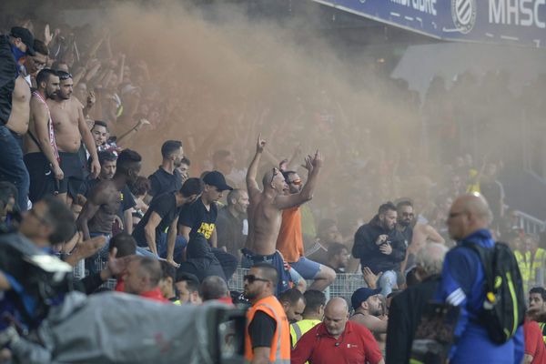 Via un communiqué, les Ultras de Montpellier annonce respecter l'arrêté leur interdisant de se déplacer lors du derby Nîmes-Montpellier. Ici, des supporters lors d'un match entre le MHSC et Nîmes, le 30 septembre 2018 au stade de la Mosson.