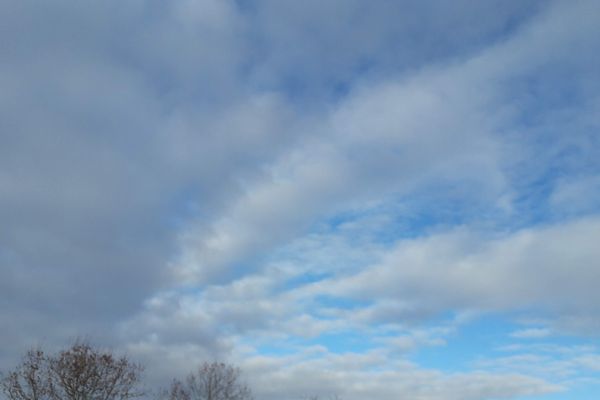 Le temps reste assez couvert ce mercredi matin en Alsace, en Champagne-Ardenne et en Lorraine, avec des températures proches du 0. Ensuite le ciel redevient lumineux. Le mercure remonte entre 11 à 14 degrés.