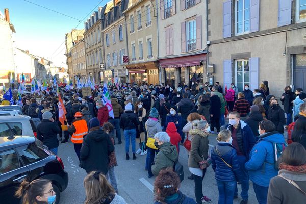 Environ 800 personnes ont défilé le 13 janvier dans les rues de Limoges selon nos estimations