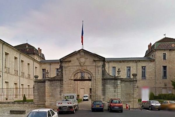 Lodève (Hérault) - la mairie- archives