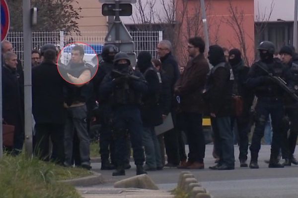 Sid Ahmed Ghlam lors de la reconstitution ce dimanche matin à Villejuif.