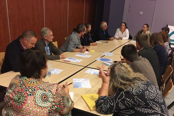 Des tables rondes sont organisées pour lutter contre l'agribashing à Montmarault (Allier).