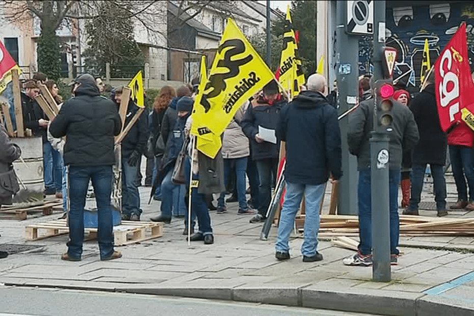 Rennes Face Aux Grevistes La Poste Condamnee A 2500 Euros