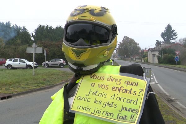 Illustration d'un message passé par les gilets jaunes du rond point de Limalonges, dans les Deux-Sèvres le 17 novembre 2024