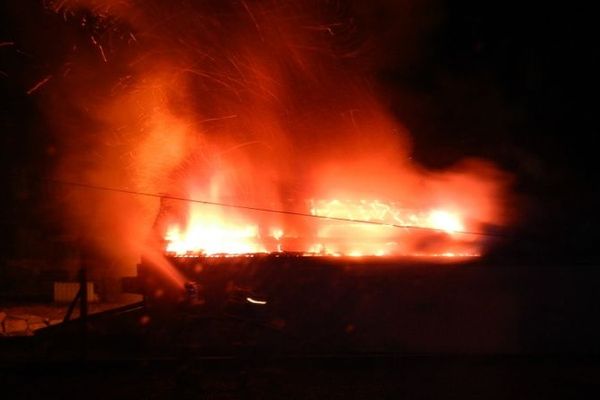 L'incendie a complètement ravagé la boucherie.
